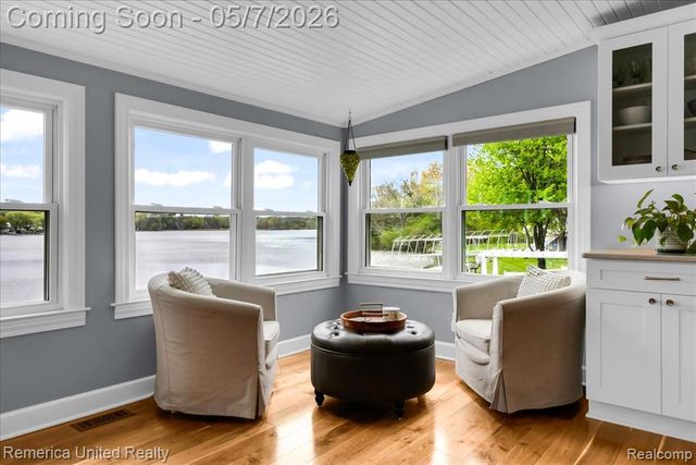 999 Lakeside Drive, Brighton, MI 48116