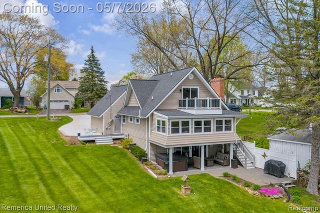 999 Lakeside Drive, Brighton, MI 48116