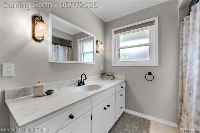 999 Lakeside Drive, Brighton, MI 48116