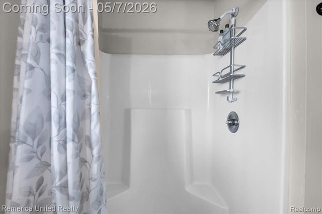 999 Lakeside Drive, Brighton, MI 48116