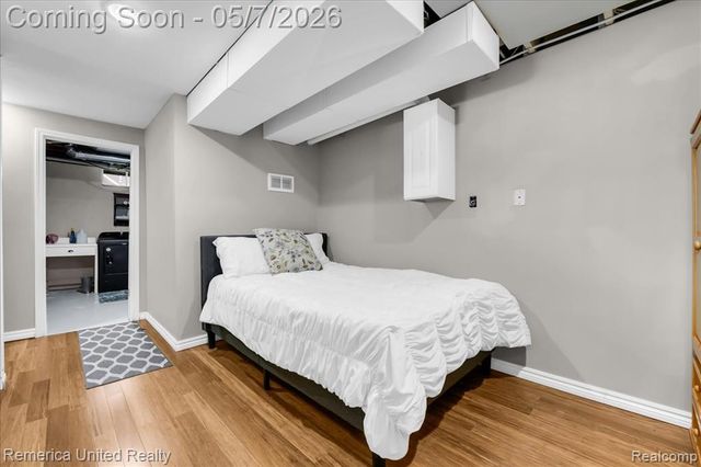 999 Lakeside Drive, Brighton, MI 48116