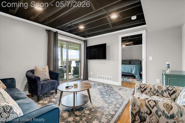 999 Lakeside Drive, Brighton, MI 48116