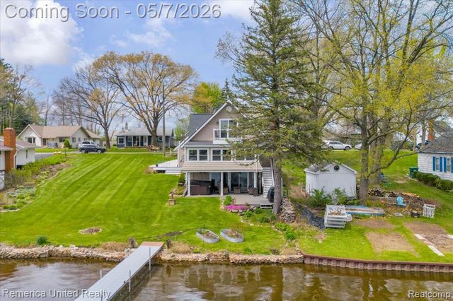 999 Lakeside Drive, Brighton, MI 48116