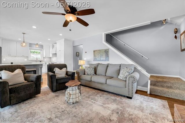 999 Lakeside Drive, Brighton, MI 48116