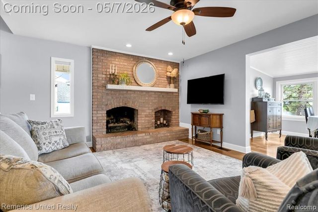 999 Lakeside Drive, Brighton, MI 48116