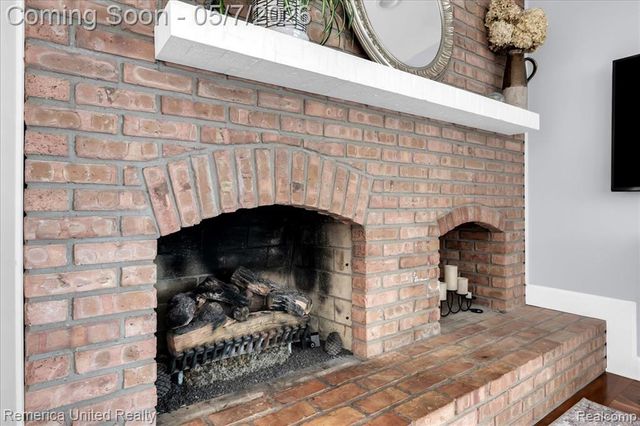 999 Lakeside Drive, Brighton, MI 48116