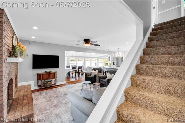 999 Lakeside Drive, Brighton, MI 48116