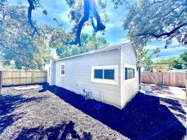 2427 32ND AVENUE N, St Petersburg, FL 33713