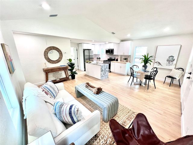 2427 32ND AVENUE N, St Petersburg, FL 33713