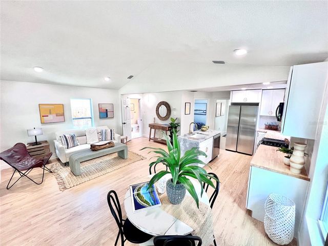 2427 32ND AVENUE N, St Petersburg, FL 33713