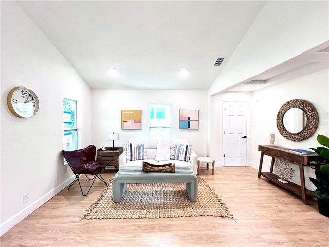2427 32ND AVENUE N, St Petersburg, FL 33713