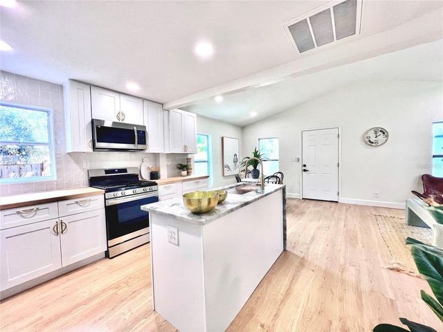 2427 32ND AVENUE N, St Petersburg, FL 33713