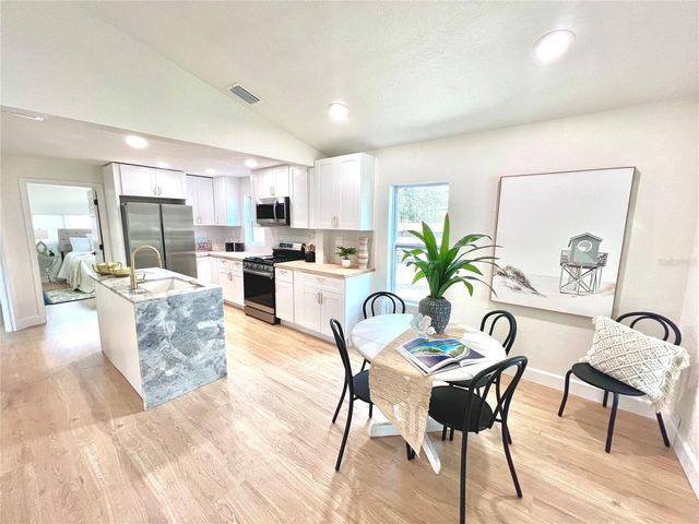 2427 32ND AVENUE N, St Petersburg, FL 33713