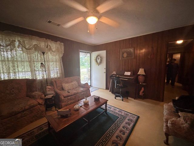 314 Durrence St, Glennville, GA 30427