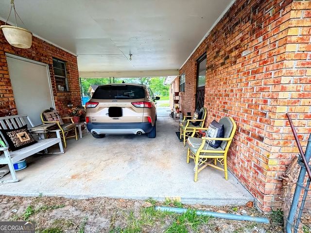 314 Durrence St, Glennville, GA 30427