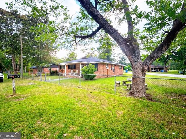 314 Durrence St, Glennville, GA 30427