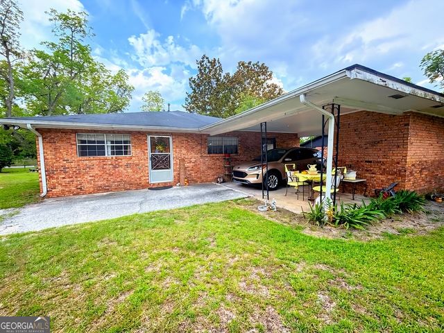 314 Durrence St, Glennville, GA 30427
