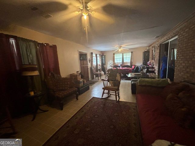 314 Durrence St, Glennville, GA 30427