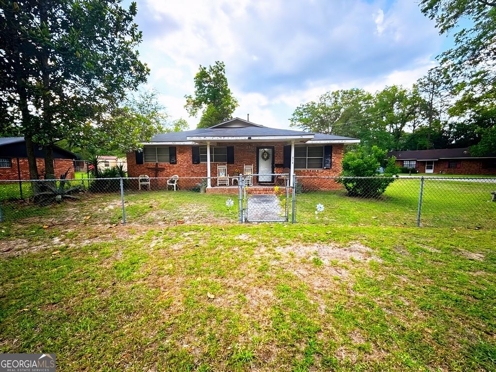 314 Durrence St, Glennville, GA 30427