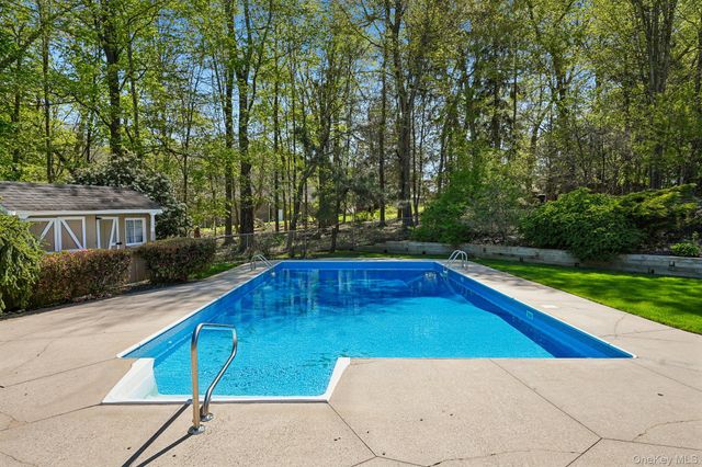 10 Berkshire Drive, New City, NY 10956