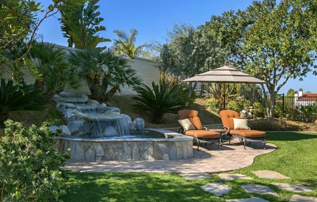 8181 Lamour Ln, San Diego, CA 92127