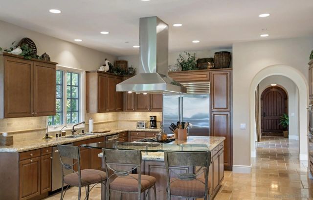 8181 Lamour Ln, San Diego, CA 92127