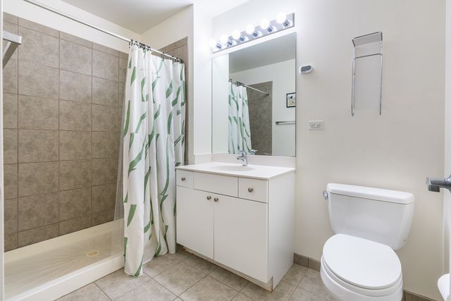 235 W Van Buren Street 2915, Chicago, IL 60607