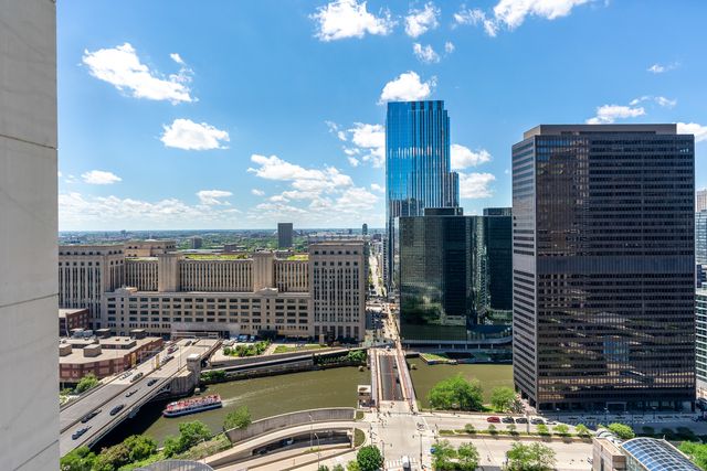 235 W Van Buren Street 2915, Chicago, IL 60607