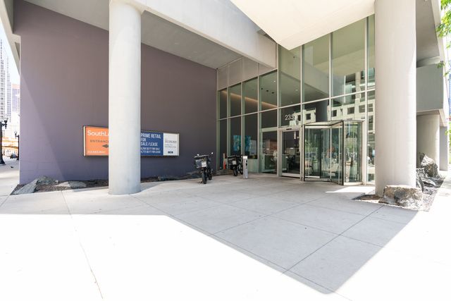 235 W Van Buren Street 2915, Chicago, IL 60607