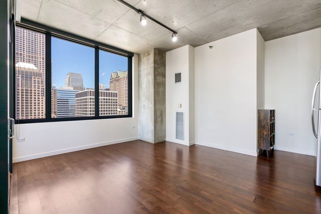 235 W Van Buren Street 2915, Chicago, IL 60607