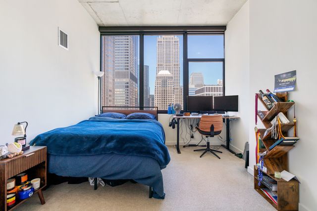 235 W Van Buren Street 2915, Chicago, IL 60607