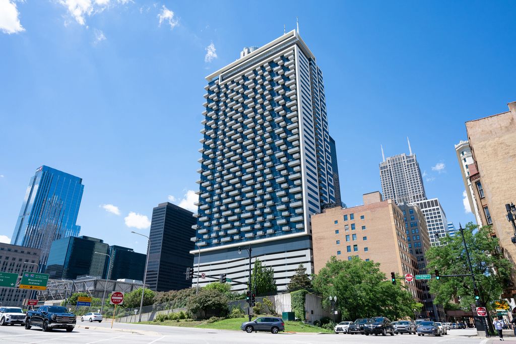 235 W Van Buren Street 2915, Chicago, IL 60607