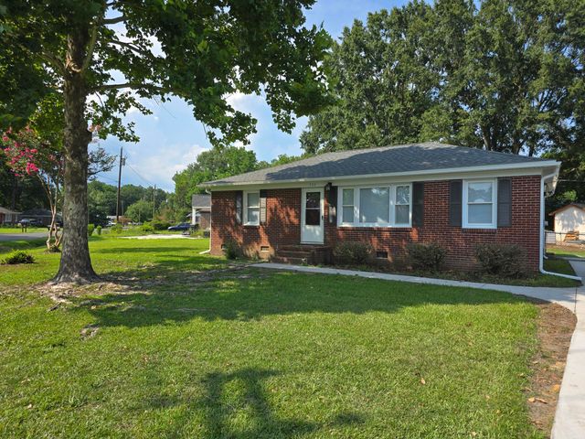 300 Mary Scott Drive, Goose Creek, SC 29445