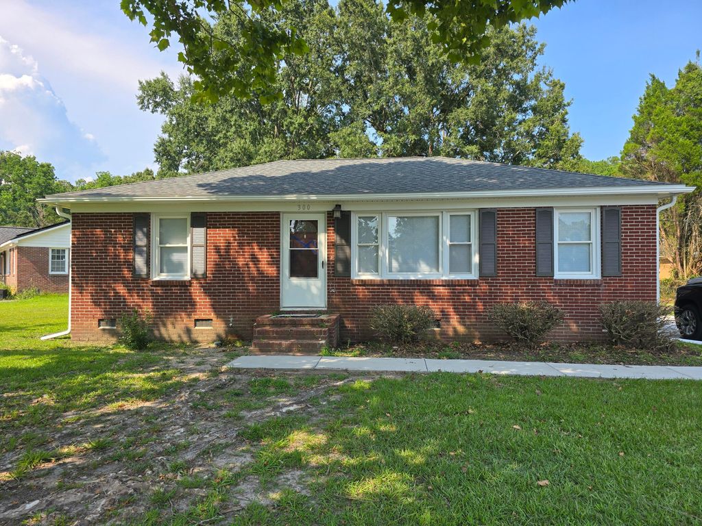 300 Mary Scott Drive, Goose Creek, SC 29445