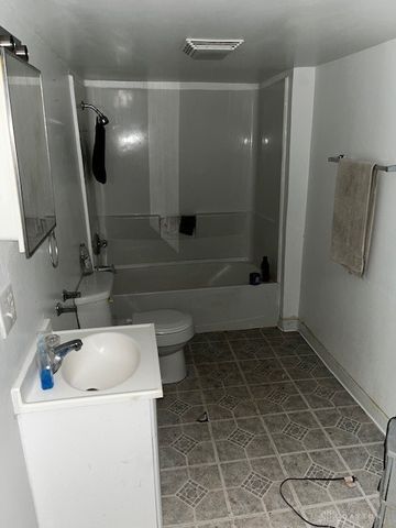 2218 Rugby Road, Dayton, OH 45406