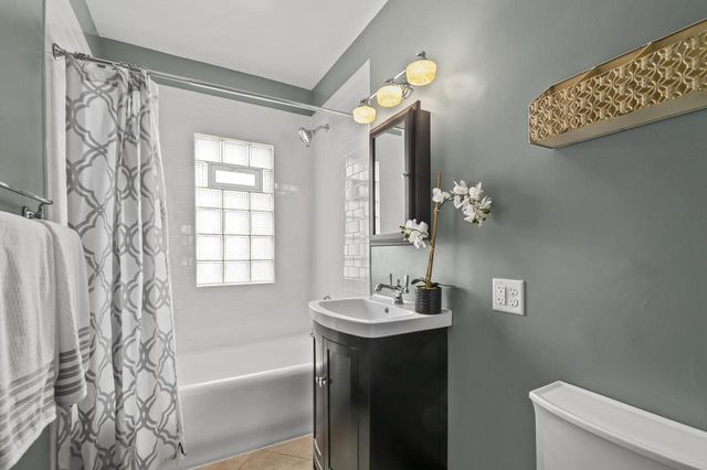 2735 S Greeley STREET, Milwaukee, WI 53207