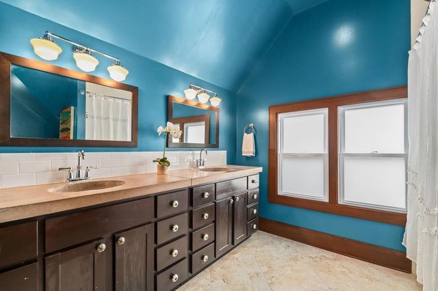 2735 S Greeley STREET, Milwaukee, WI 53207