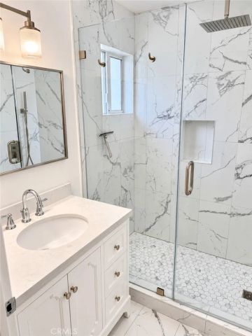 15053 Victory 10, Van Nuys, CA 91411