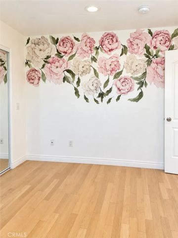 15053 Victory 10, Van Nuys, CA 91411