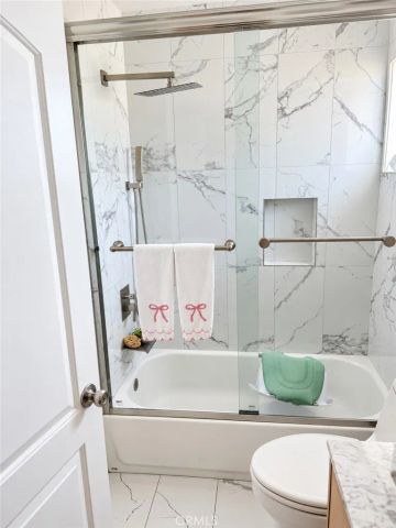 15053 Victory 10, Van Nuys, CA 91411