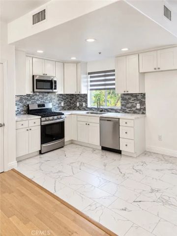 15053 Victory 10, Van Nuys, CA 91411