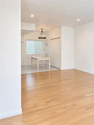 15053 Victory 10, Van Nuys, CA 91411