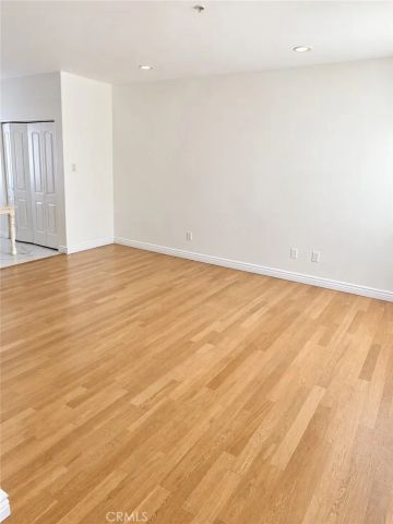 15053 Victory 10, Van Nuys, CA 91411