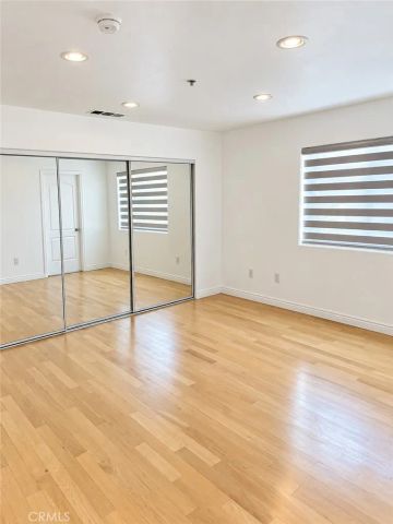 15053 Victory 10, Van Nuys, CA 91411