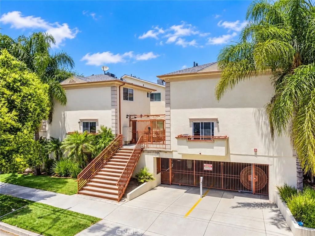 15053 Victory 10, Van Nuys, CA 91411