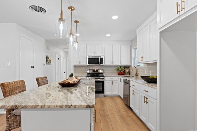 1323 Donaghey Avenue, Conway, AR 72034