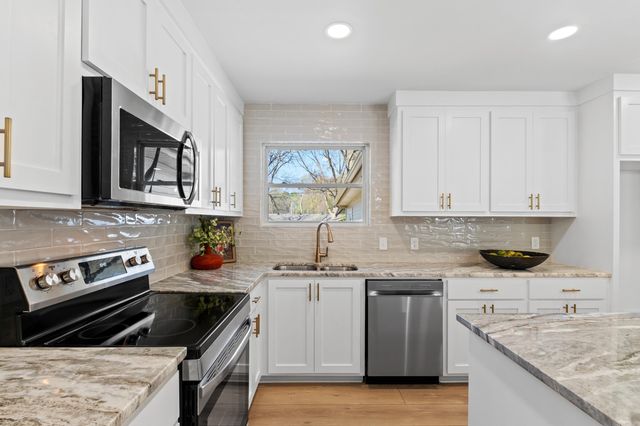 1323 Donaghey Avenue, Conway, AR 72034