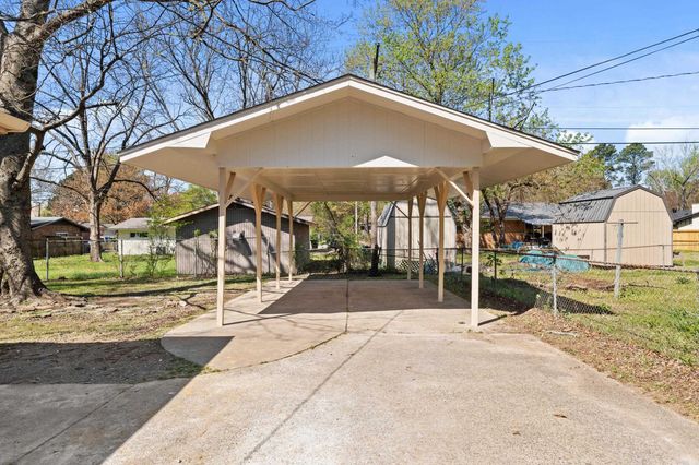 1323 Donaghey Avenue, Conway, AR 72034