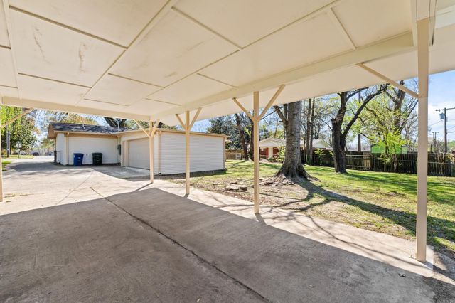 1323 Donaghey Avenue, Conway, AR 72034