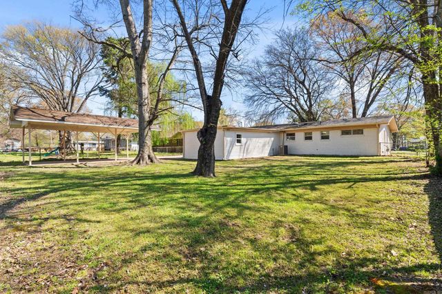 1323 Donaghey Avenue, Conway, AR 72034